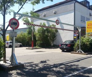 Durchfahrt-Höhenbegrenzer aus Stahl mit Bake